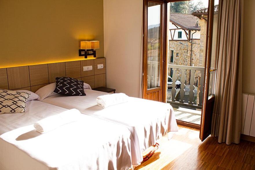 Hotel Valle De Turtzioz エクステリア 写真